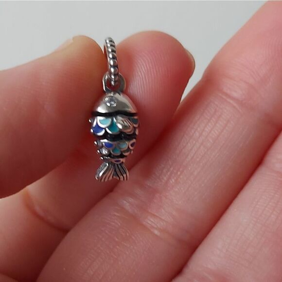 925 Sterling Silver Fish Charm - Picture 5 of 7